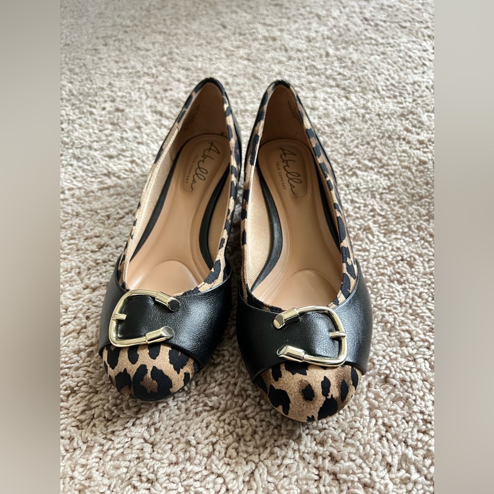 NWT Abella leopard print flats